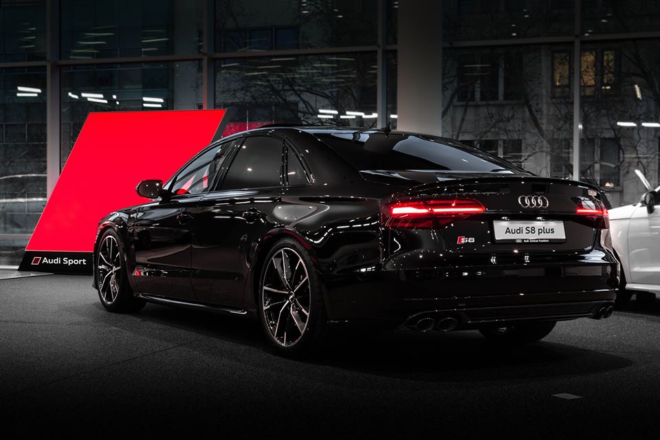 Gallery Audi S8 Plus Showroom Photos