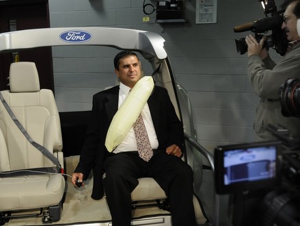 ford inflatable seat belts 2 at Ford puts airbags in seat belts!