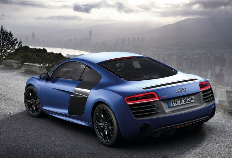 Audi R8 V10 Plus at Audi R8 V10 Plus Features Highlighted in Video