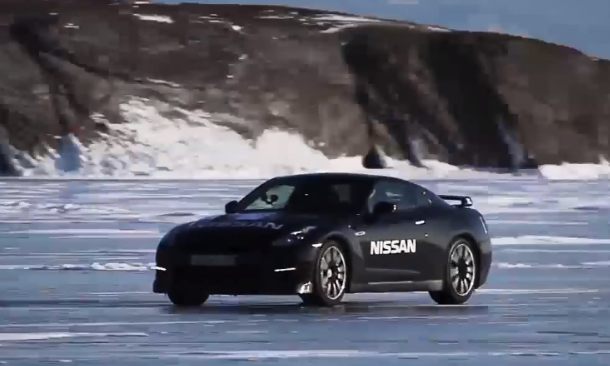 nissan gtr frozen lake run at Stock Nissan GT R Hits 183 MPH on Ice   Video