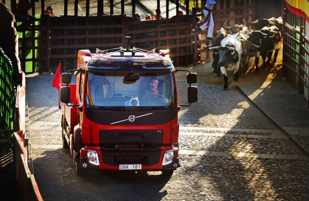 volvo the chase 1 at Volvo FL Truck Takes on Bulls in “The Chase”