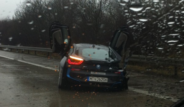 bmw i8 crash 600x349 at BMW i8 Prototype Wrecked in Autobahn Crash