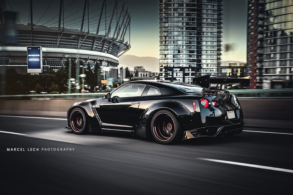 Liberty Walk Nissan GTR in Black