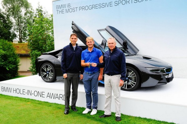BMW i8 award 1 600x399 at Hole in One Shot Wins Golfer a Brand New BMW i8