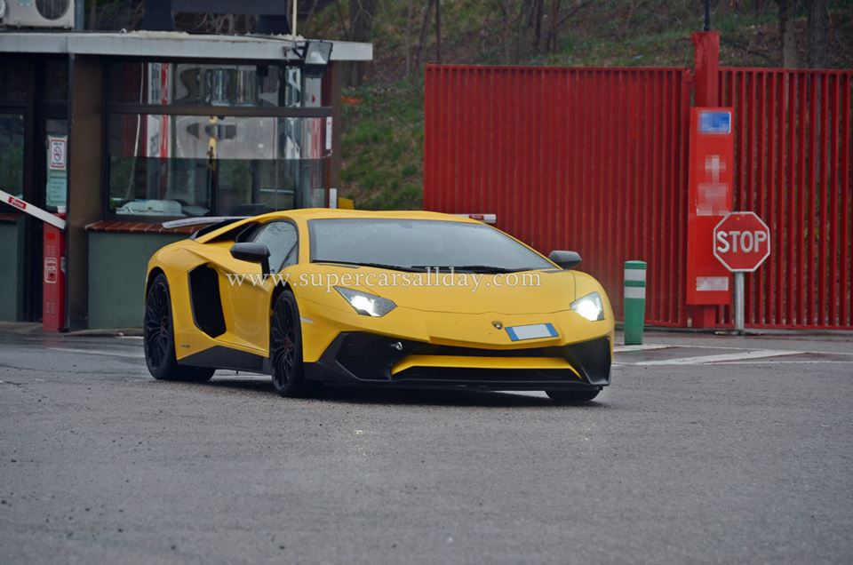 Lamborghini Aventador SV Yellow