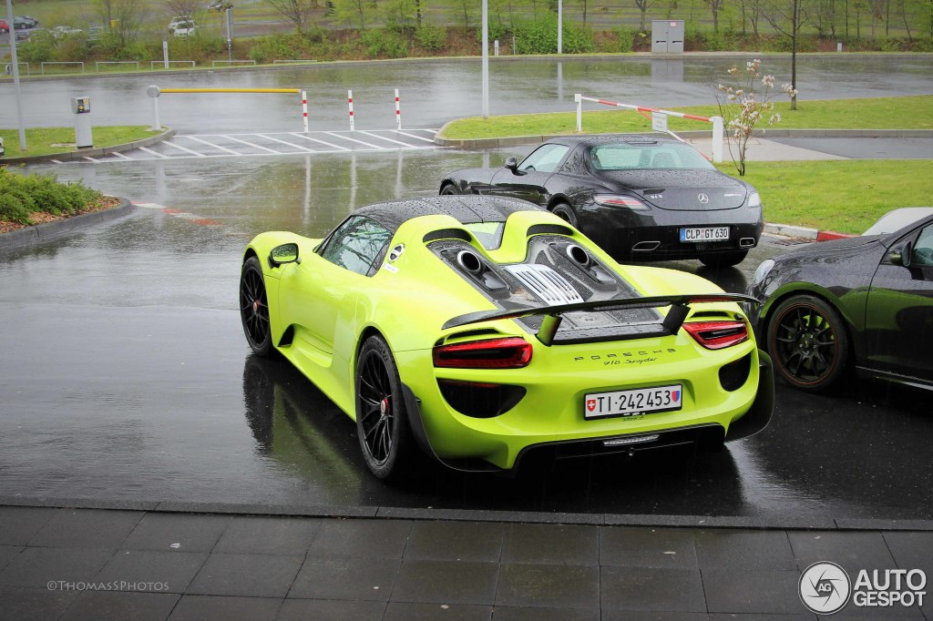 Порше 918 Спайдер зеленый