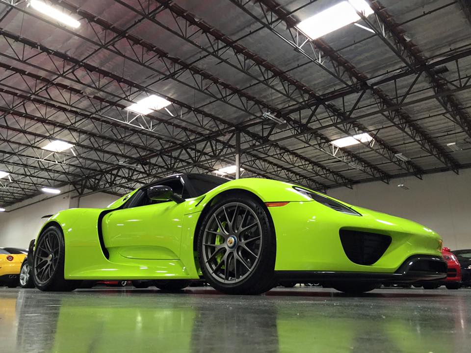 Acid green. Porsche 918 салатовый. Порше 918 цвета. Porsche acid Green.