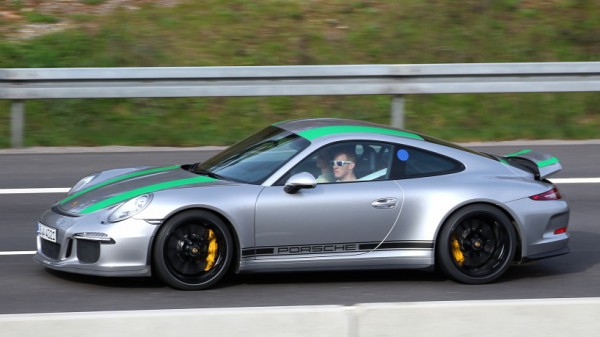 Porsche 911 R Green 0 600x337 at Porsche 911 R Spotted with Green Stripes