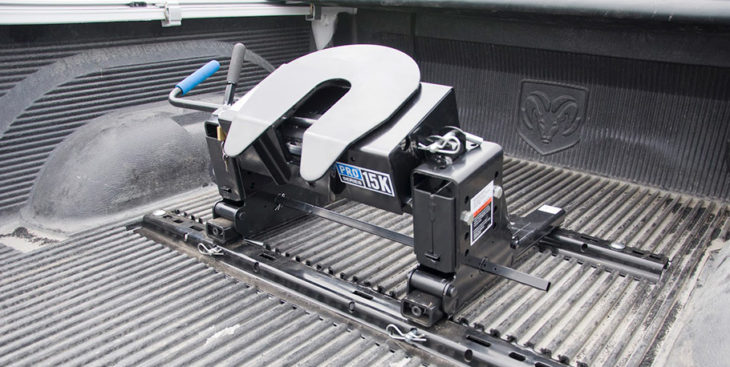 fifth wheel hitch 730x367 at Fifth Wheel Hitch Or Gooseneck: Which Is Right For Towing Fifth Wheel Trailer?